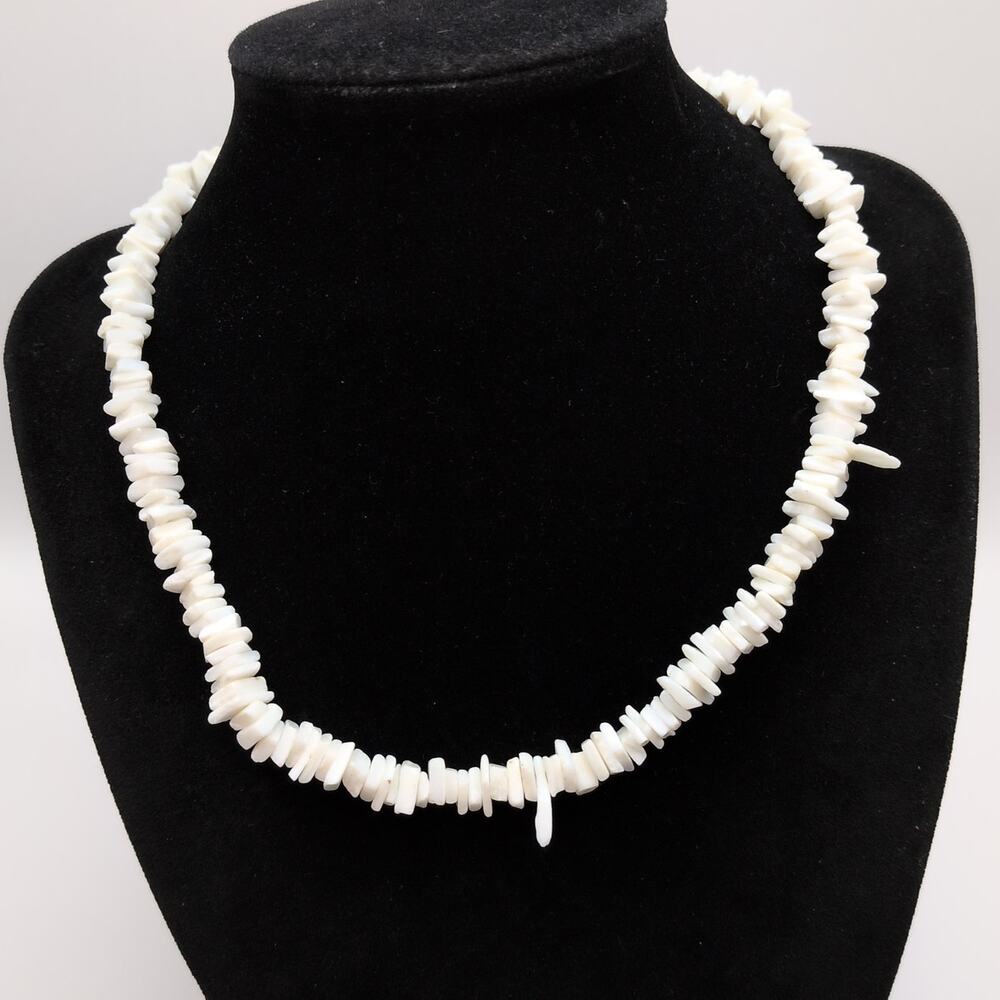 Vintage Classic White Chip Shell Necklace Beachy Surfer Unisex 90s Y2K 16.5in